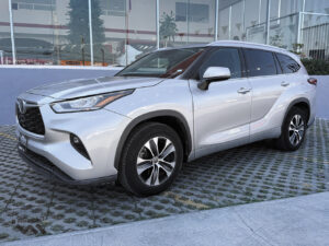 Toyota-Highlander-XLE-2022-Plata-1563