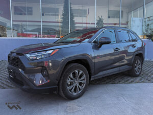 Toyota-Rav4-XLE-2022-Gris-4731