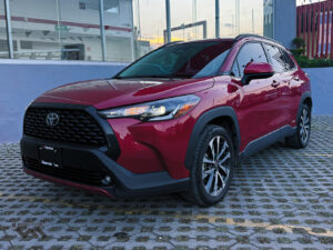 Toyota-Corolla-Cross-Le-Hev-2024-Rojo-8402