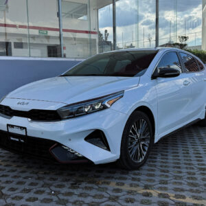 KIA-Forte-PE-GT-Line-HB-2022-Blanco-9084