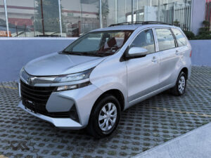 Toyota-Avanza-LE-2020-Plata-5911