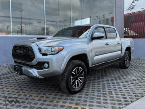 Toyota-Tacoma-Sport-4x2-2023-Plata-1836