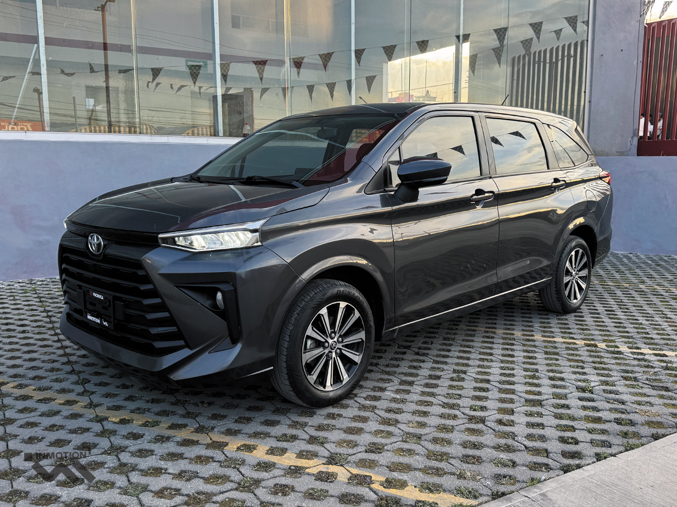 Toyota-Avanza-XLE-2024-Gris-4891