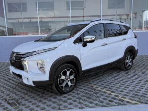 Mitsubishi-Xpander-Cross-Limited-2023-Blanco-4430