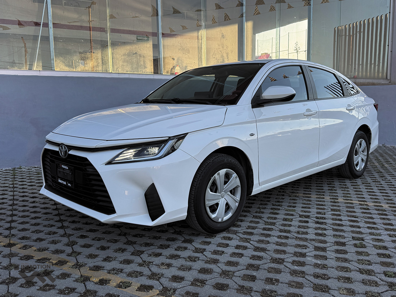 Toyota-Yaris-Base-SD-2023-Blanco-5626