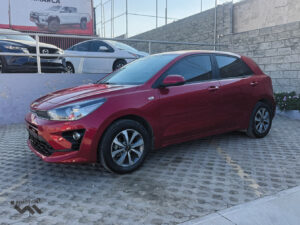 KIA-Rio-PE-LX-HB-2023-Rojo-9795
