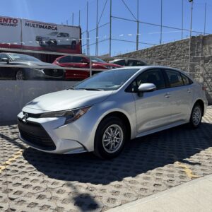 Toyota-Corolla-LE-HEV-2026-Plata