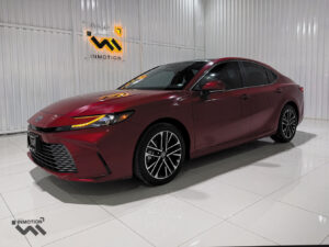 Toyota Camry XLE HEV 2025