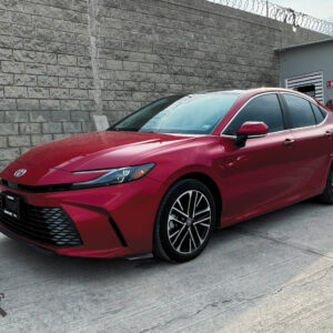 Toyota-Camry-XLE-HEV-2025-Rojo-4450