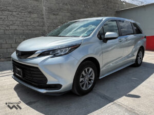 Toyota-Sienna-LE-HEV-2022-Plata-8466