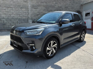 Toyota-Raize-XLE-2024-Gris-3406