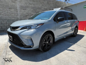 Toyota-Sienna-XSE-HEV-2024-Cemento-6099