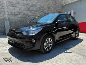 KIA-Rio-LX-HB-2023-Negro-3872