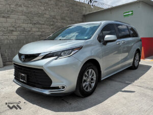 Toyota Sienna XLE HEV 2021