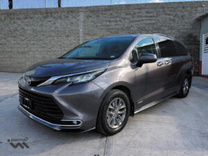 Toyota Sienna FWD XLE HEV 2021