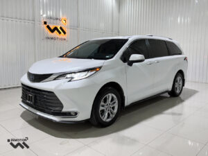 Toyota Sienna XLE HEV 2023